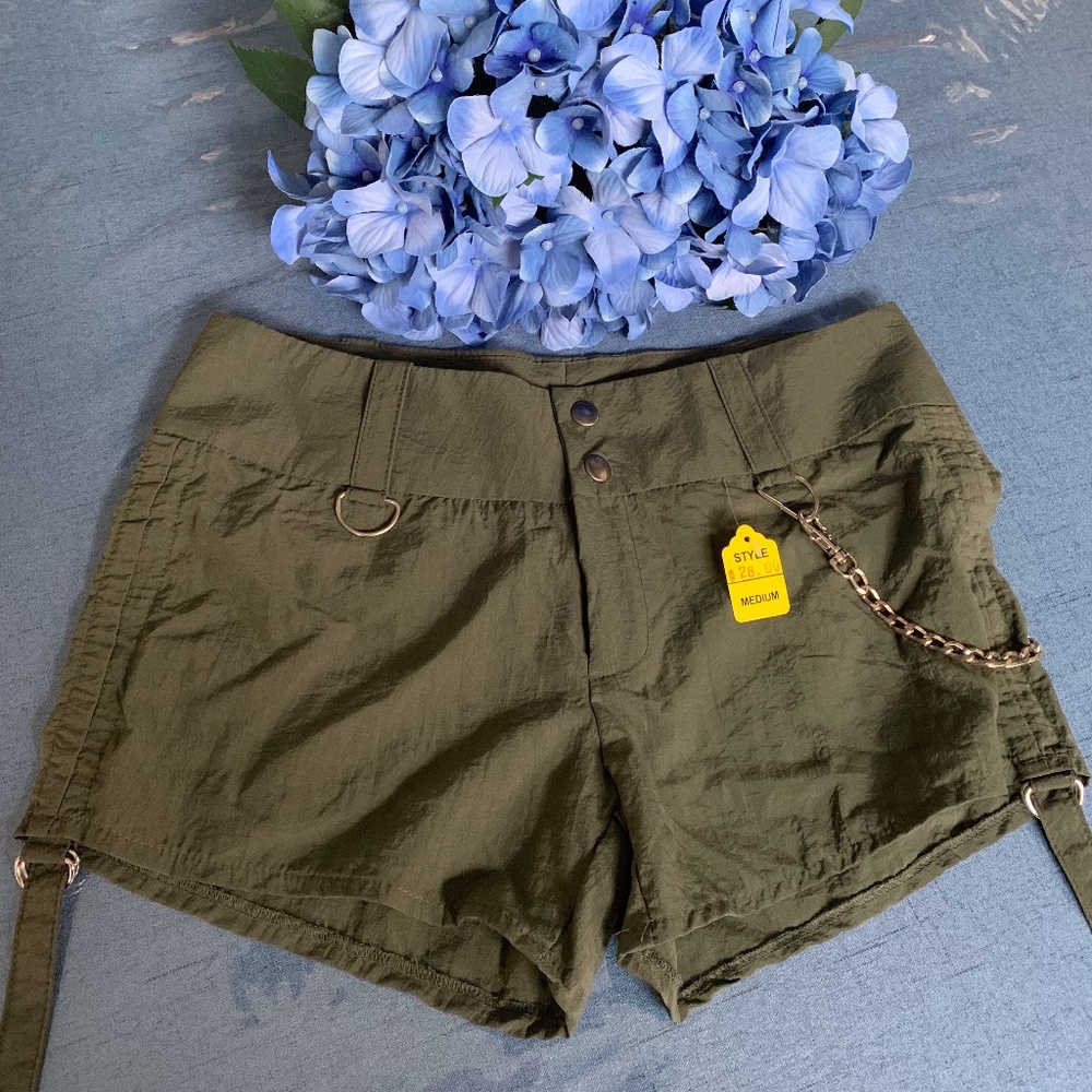 Double Zero - Green Shorts with chain